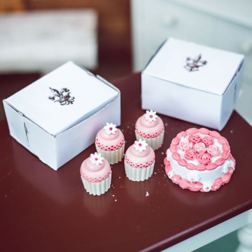 The Queen's Treasures 18 Inch Doll 4 Cupcakes, Party Cake, 2 Bakery Boxes